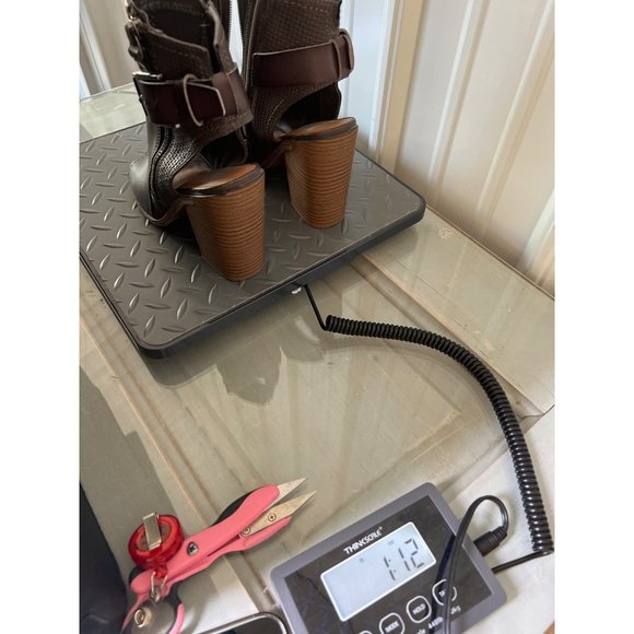 DV Dolce Vita Block Heel Ankle Booties Women Size 6 1/2 Peep Toe Buckle Detail - Picture 9 of 9